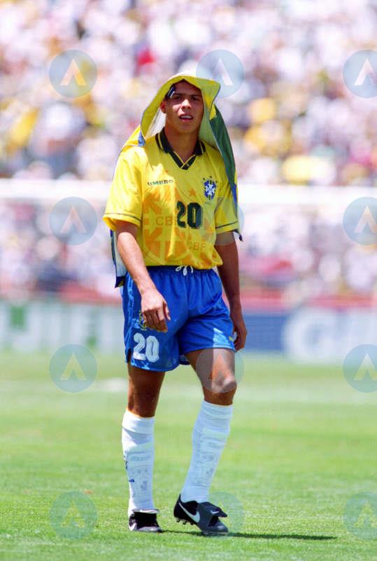 耐克足球鞋刺客纪念款解析,耐克足球鞋刺客进化史