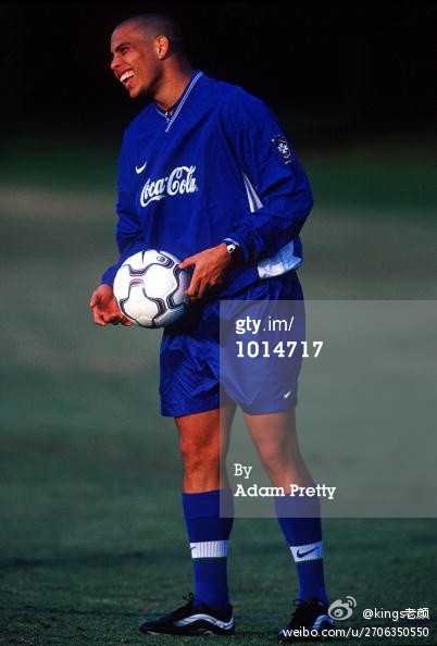 耐克足球鞋刺客纪念款解析,耐克足球鞋刺客进化史