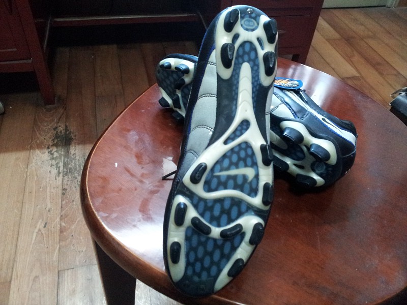 耐克足球鞋刺客纪念款解析,耐克足球鞋刺客进化史