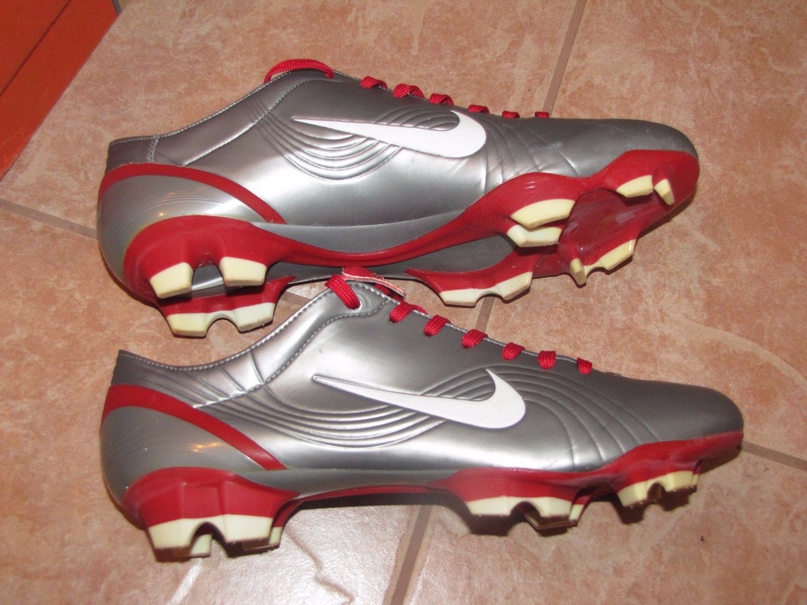 耐克足球鞋刺客纪念款解析,耐克足球鞋刺客进化史