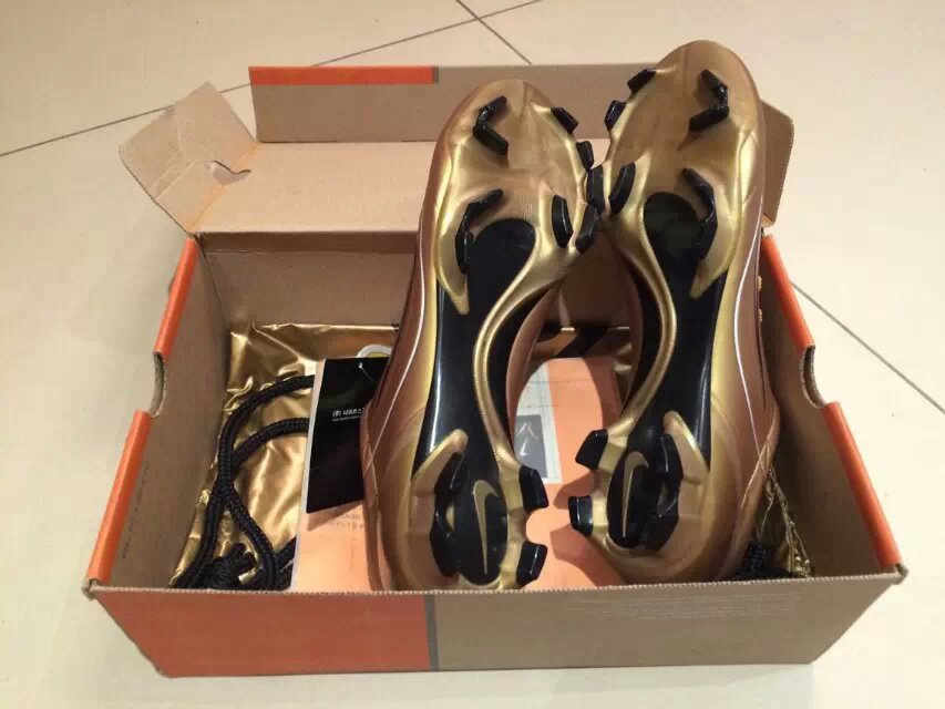 耐克足球鞋刺客纪念款解析,耐克足球鞋刺客进化史