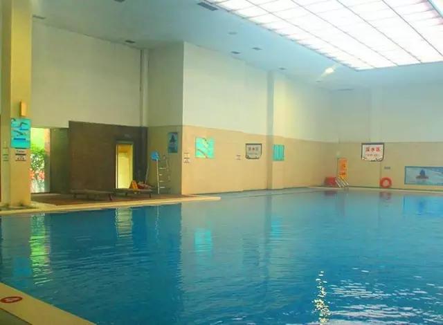 清凉一夏亲子游泳池,去西安游泳推荐哪个游泳馆