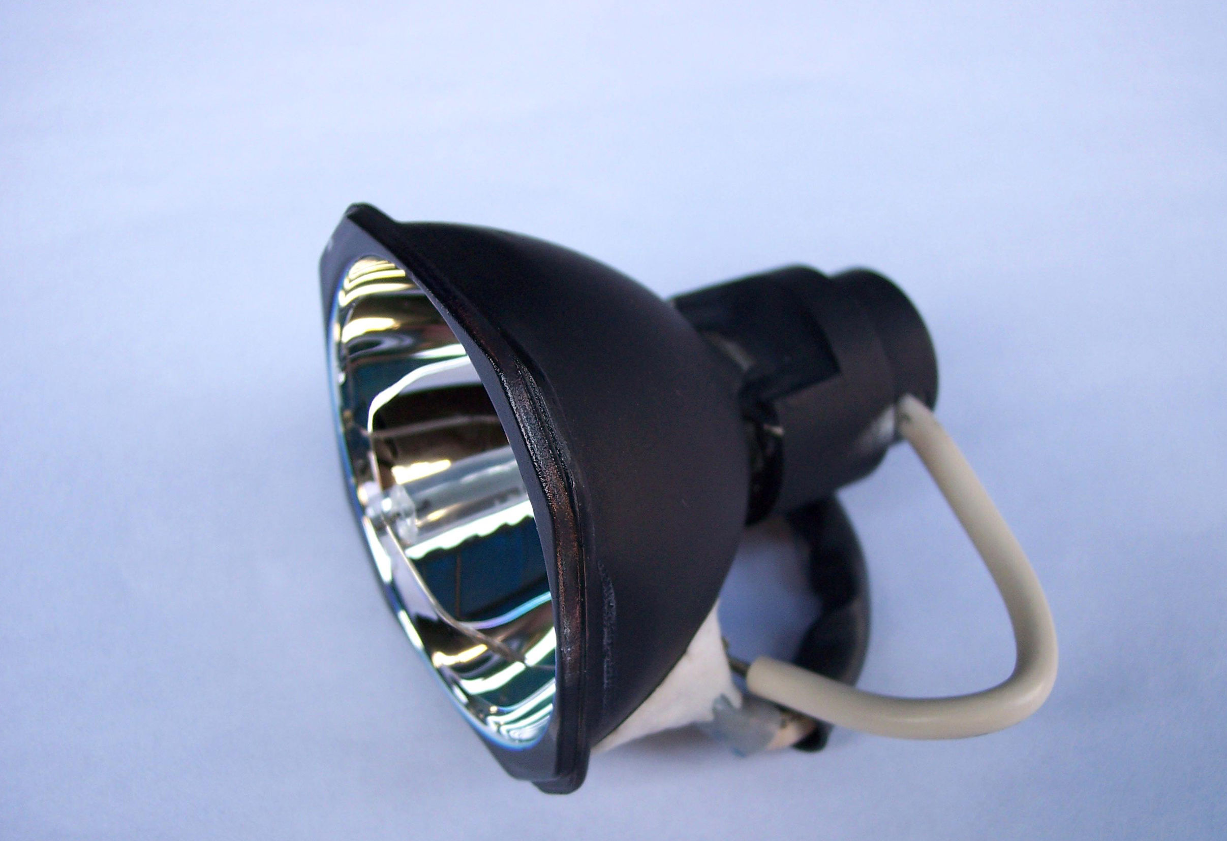 欧洲杯就要看得爽，把C罗射到墙上要如何diy