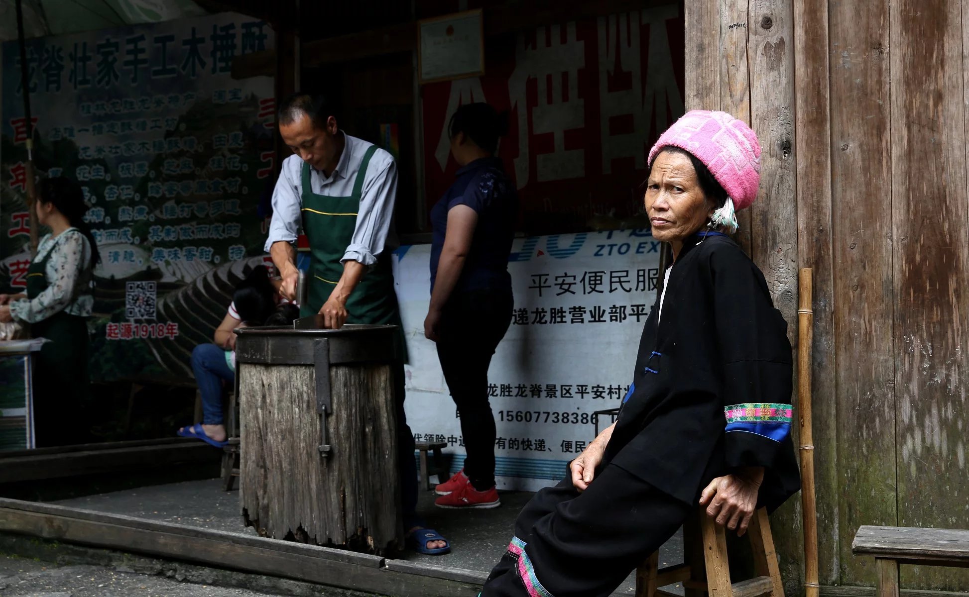 长发村红瑶淘米水洗发水直播,天下第一长发村用什么洗头发