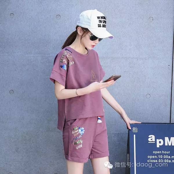 适合宅女的休闲套装，搭配不难完美出行