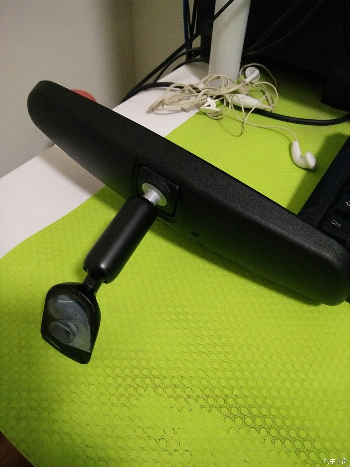 为什么我的中央后视镜会掉下来？