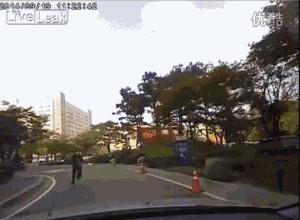 为什么我的中央后视镜会掉下来？