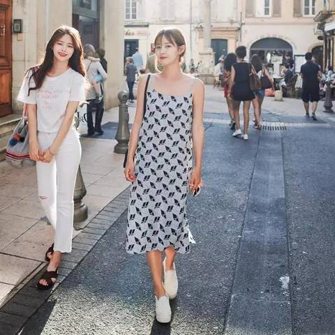 夏天想要一条好看的吊带裙,今年夏天的第一条吊带裙