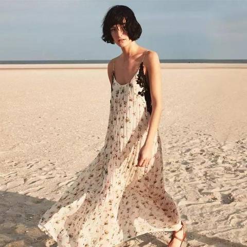 夏天想要一条好看的吊带裙,今年夏天的第一条吊带裙