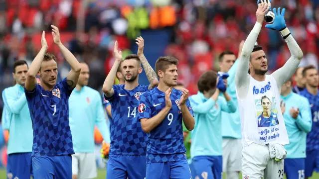 将好友穿在胸前8年，因为这里是离心最近的位置！