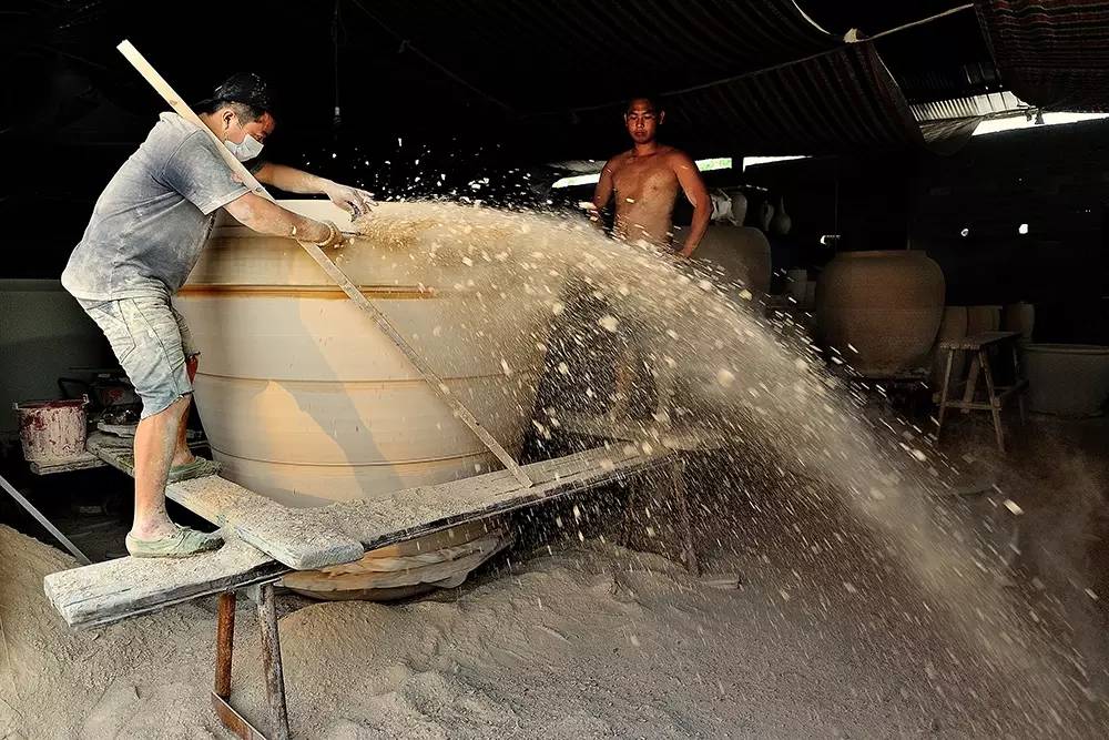 他是景德镇陶瓷的神，如何救百姓于水火，又是如何死去的？