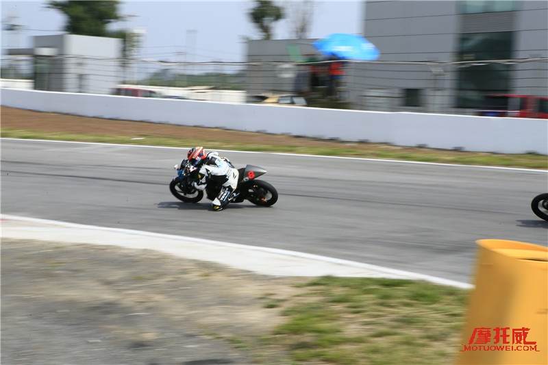 考NMB来赛车!CMBC全国摩托车场地锦标赛约战京城!