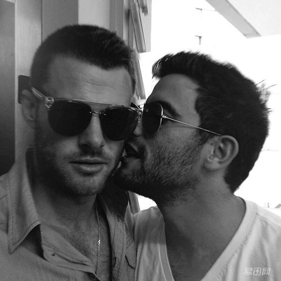 戴上墨镜也挺酷的,戴上超好看的墨镜