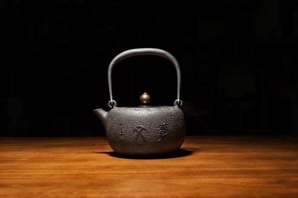 器为茶之父如何挑选最合适的茶具,岩茶用铁壶冲泡方法