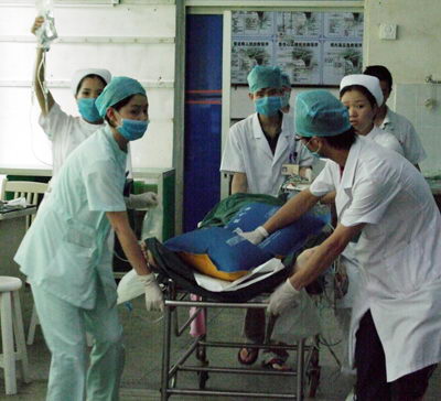 放弃一起照顾植物人丈母娘十年，这个男人感动了所有护士！