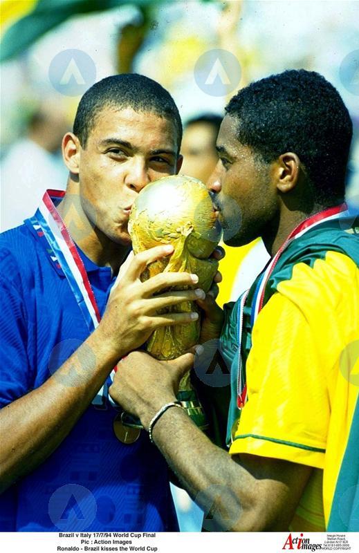 耐克足球鞋刺客纪念款解析,耐克足球鞋刺客进化史