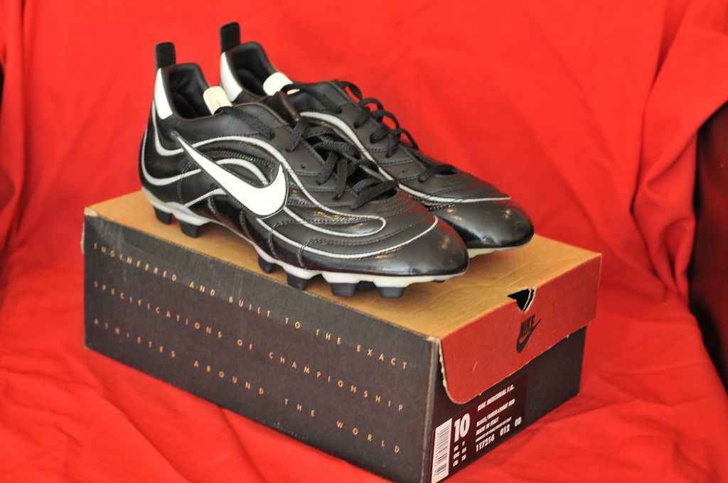 耐克足球鞋刺客纪念款解析,耐克足球鞋刺客进化史