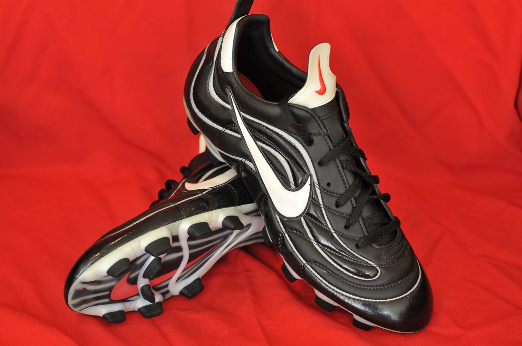 耐克足球鞋刺客纪念款解析,耐克足球鞋刺客进化史