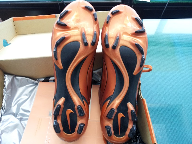 耐克足球鞋刺客纪念款解析,耐克足球鞋刺客进化史