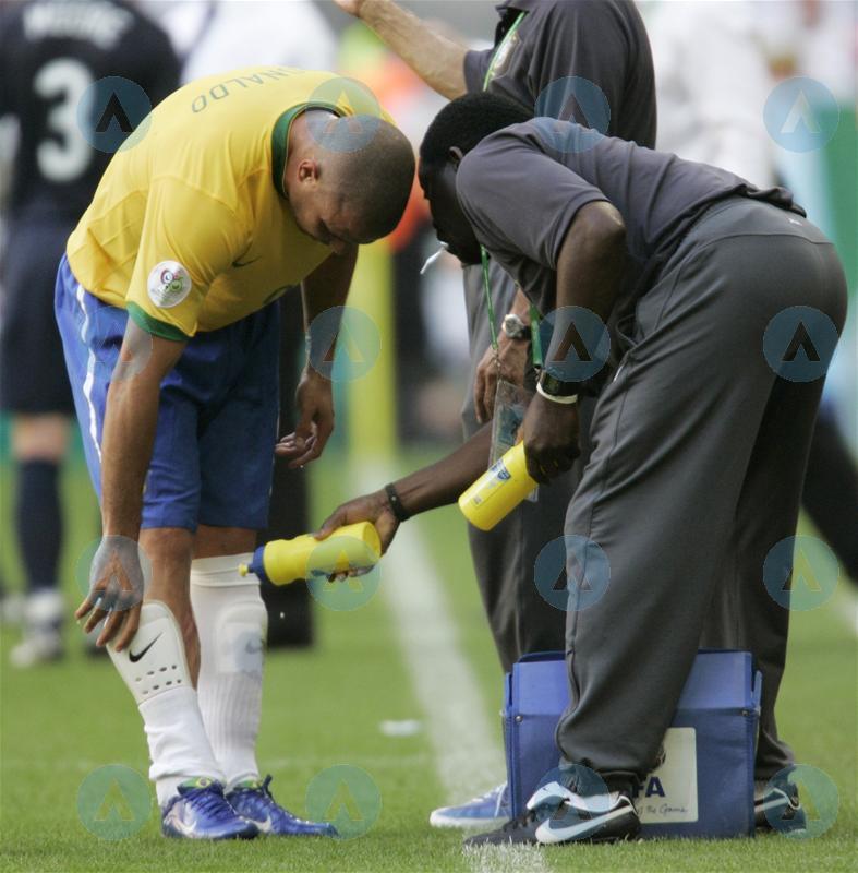 耐克足球鞋刺客纪念款解析,耐克足球鞋刺客进化史