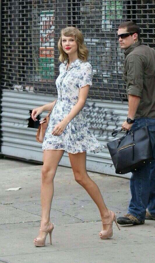 怎样的高跟鞋显腿细,穿怎样的高跟鞋不显腿粗