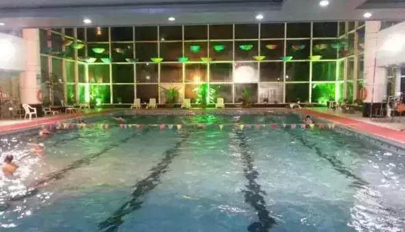 清凉一夏亲子游泳池,去西安游泳推荐哪个游泳馆