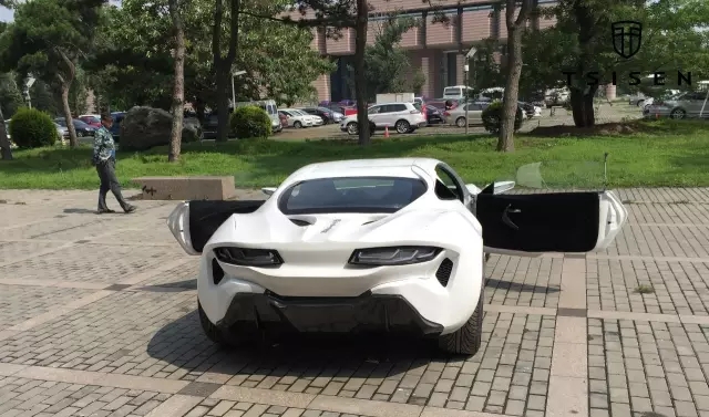 5名本科生,每天只睡6小时,1辆电动轿跑真车,惊艳全场