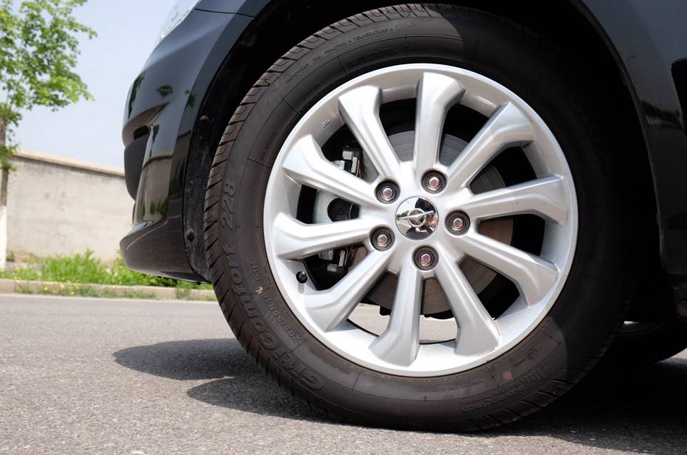 海马m61.5t手动测评,17年自动1.5t海马m6评测