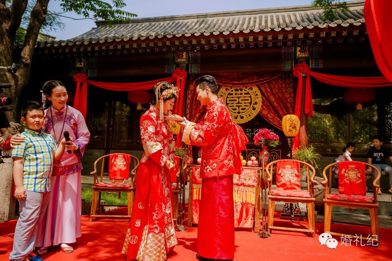 分毫不差按清朝老北京规矩结婚新郎三支箭射向端庄典雅新娘