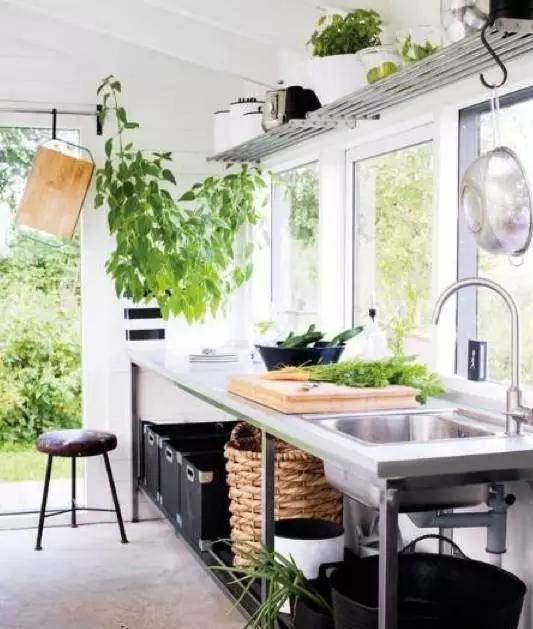 一般厨房不锈钢水槽怎么安装,不锈钢水槽的几种安装方式