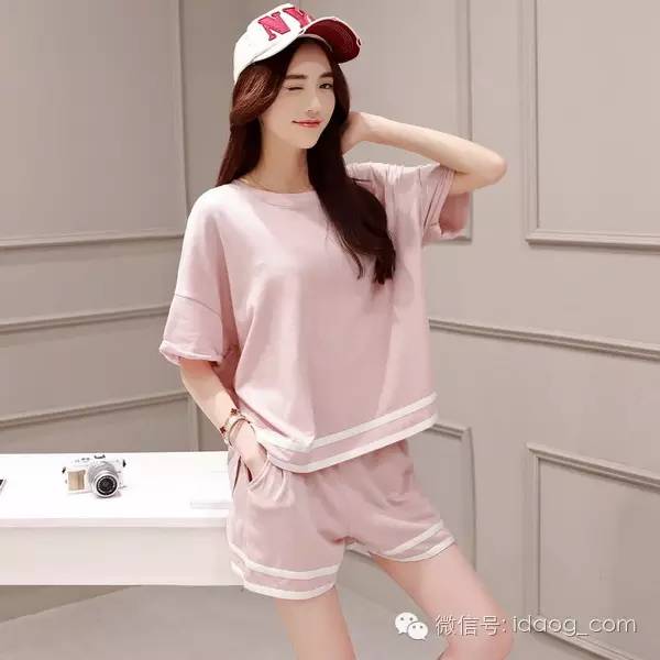 适合宅女的休闲套装，搭配不难完美出行