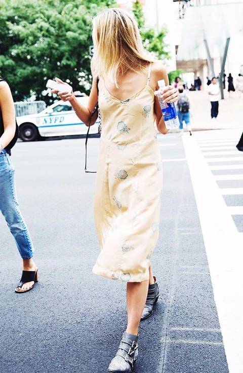 夏天想要一条好看的吊带裙,今年夏天的第一条吊带裙