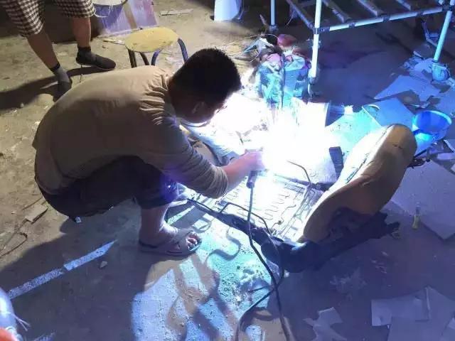 5名本科生,58天每天只睡6小时,造1辆电动超跑,惊艳全国!