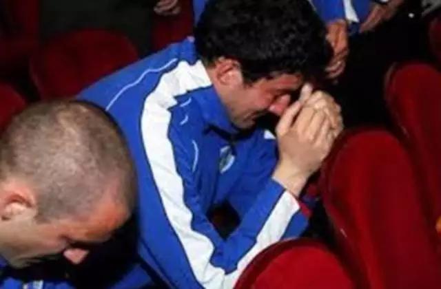 将好友穿在胸前8年，因为这里是离心最近的位置！