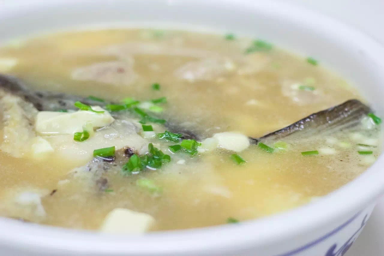 正宗三文鱼头豆腐汤怎么炖,辣三文鱼头豆腐汤