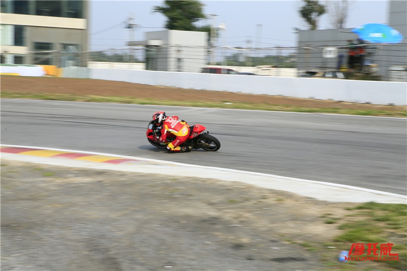 考NMB来赛车!CMBC全国摩托车场地锦标赛约战京城!