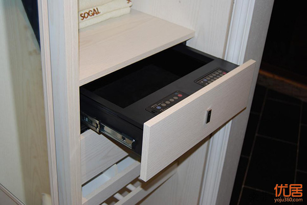 家用保险箱放在哪里最合适,家用保险箱安装在哪最合适