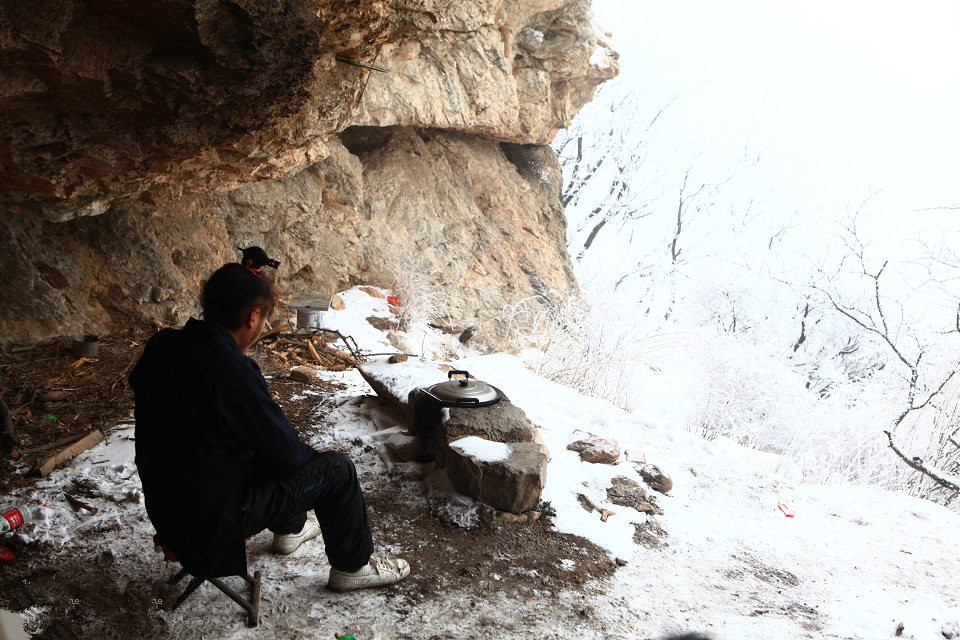 80后小伙隐居嵩山最高峰8年,怎么做到的?|豫记
