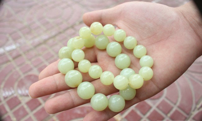 天黄,地黄,不如*疆新**老黄玉。