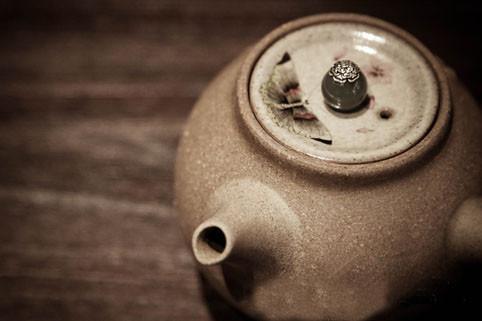 器为茶之父如何挑选最合适的茶具,岩茶用铁壶冲泡方法