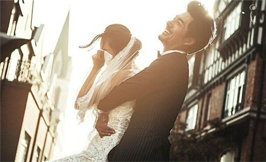 青海湖婚纱照外景街拍,室内婚纱照和外景婚纱照