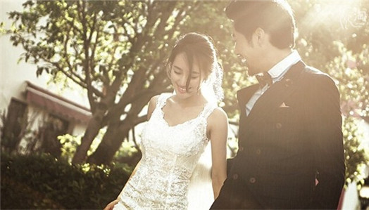 青海湖婚纱照外景街拍,室内婚纱照和外景婚纱照