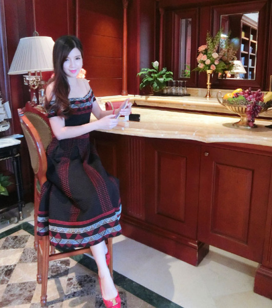 胸小惹的祸？这个空姐有颜值有身材却被男篮主力国手抛弃