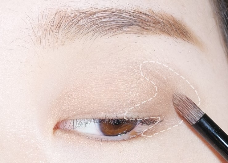 眼睛小怎么画眼妆单眼皮,单眼皮肿眼泡怎样画眼妆