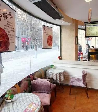 漫步在静谧的小巷里,漫步在青石板小巷吹着晚风