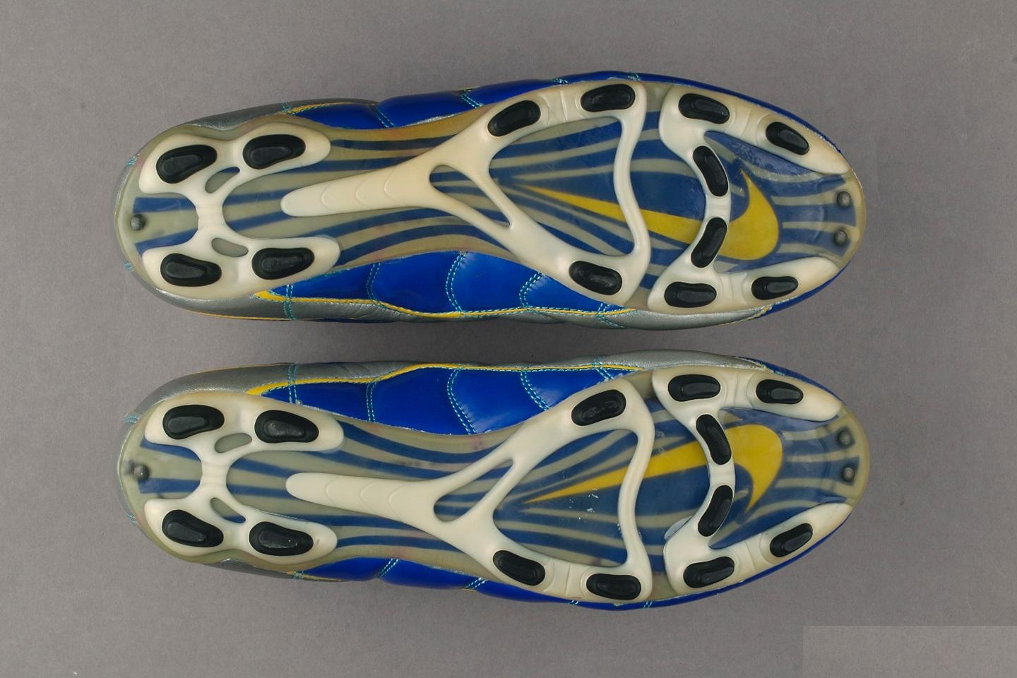 耐克足球鞋刺客纪念款解析,耐克足球鞋刺客进化史