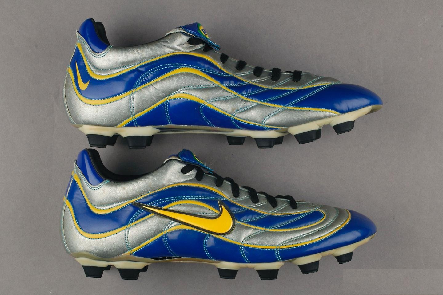 耐克足球鞋刺客纪念款解析,耐克足球鞋刺客进化史