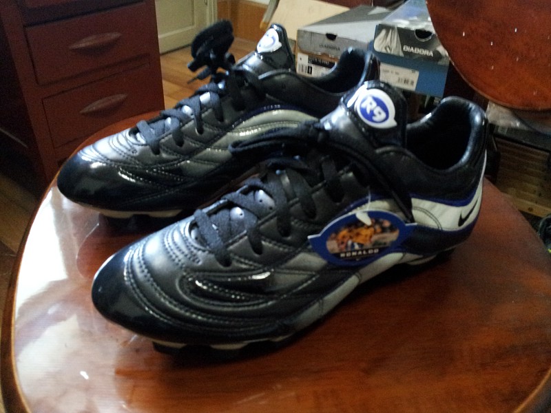 耐克足球鞋刺客纪念款解析,耐克足球鞋刺客进化史