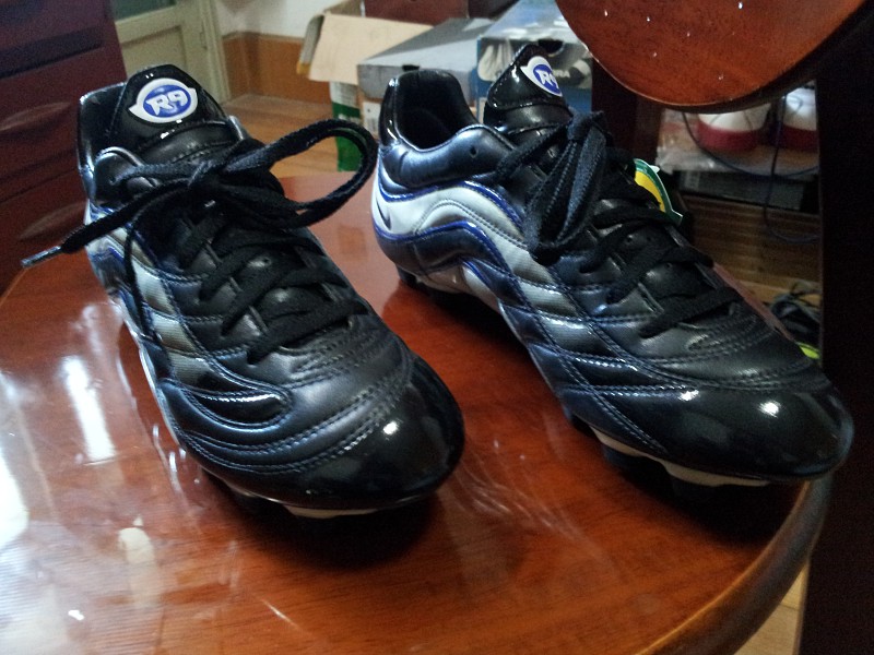 耐克足球鞋刺客纪念款解析,耐克足球鞋刺客进化史