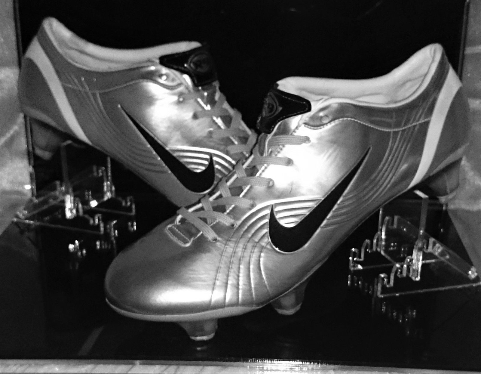 耐克足球鞋刺客纪念款解析,耐克足球鞋刺客进化史